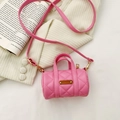 Rosa gesteppte Mini-Zylindertasche für Kinder mit goldenen Beschlägen und Details - Rosenrosa