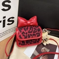 Mini Umhängetasche für Mädchen mit rotem Leopardenmuster, Schleife und Samtstruktur - Rot (Mit Schmetterlingsdekoration)