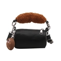 Mini sac cylindrique en similicuir pour fille avec poignée en peluche et pendentif - Noir
