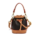 Borsa a secchiello marrone scuro con coulisse per bambine in pelle grana litchi e tracolla - Marrone