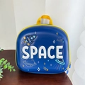 Detalle de la mochila espacial azul con letras 3D Space y motivos de cohetes y planetas - Azul