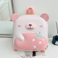 Dettaglio zaino orso rosa con stampa fragola e scocca rigida in EVA ultra resistente - Pesca