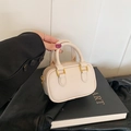 Mini beige Bowling-Handtasche für Kinder mit geprägten Buchstaben und goldenen Beschlägen - Nur Tasche / Gebrochenes Weiß