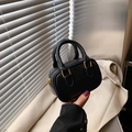Schwarze Mini-Bowling-Tasche für Kinder aus Leder mit Logo-Prägung und Gold-Hardware - Nur Tasche / Schwarz