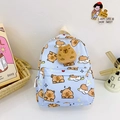 Zaino per bambini celeste con stampe di capibara e una bambola di peluche 3D - Blu