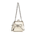 Mini borsa a tracolla trapuntata bianca con fiocco di strass e chiusura in metallo - Bianco