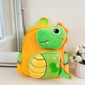 Dettaglio della testa di dinosauro in peluche 3D e squame sullo zaino giallo per bambini - Arancione