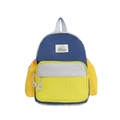 Mochila infantil en contraste azul marino y amarillo con parche de camping y bolsillos - Azul