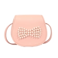 Mini bolso bandolera rosa para niñas con lazo de perlas blancas y correa fina de cuero - Rosa