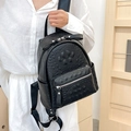 Mochila negra minimalista con patrón de cocodrilo y un lindo diseño de pata 3D para mujer - Mediano / Negro