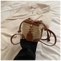 Mini sac seau en paille avec bordure en cuir marron et fermoir magnétique en métal - Marron