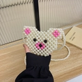 Lindo bolso bandolera de oso tejido en perlas blancas con detalles rosas y correa larga - Rosa