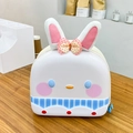 Dettaglio dello zaino rigido per bambini a forma di coniglio con orecchie di peluche - Bianco