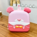 Detailansicht eines rosa Bärenrucksacks für Kinder mit EVA-Hartschale und Ohren - Rosa