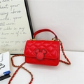 Sac bandoulière matelassé rouge pour petite fille avec fermoir Mickey et chaîne dorée - Rouge