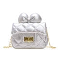 Bolso bandolera acolchado plateado para niña con lazo grande decorativo y cierre dorado - Plateado