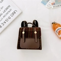 Mini sac à dos écossais vintage avec rabat en cuir marron foncé et détails de rivets - Marron