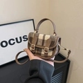 Mini borsa a mano retrò a quadri con finiture in pelle marrone e tracolla - Cachi