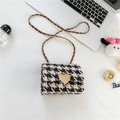 Mini sac à bandoulière pour fille avec motif pied-de-poule noir et blanc et fermoir cœur - Noir