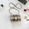 Mini sac bandoulière pour fille en tweed à carreaux marron avec boucle cœur doré - Kaki