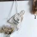 Mini zaino in tela bianco crema con coulisse, manico superiore e stampa testuale - Bianco