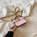 Mini sac à bandoulière rose avec fermoir métallique et chaîne dorée pour fille - Rose