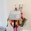 Mochila infantil de lona en contraste verde neón y rosa con solapa gris claro - Azul Niebla