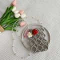 Sac bandoulière artisanal en perles argentées pour filles avec breloques fleurs au crochet - Argenté