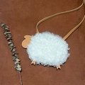 Graziosa borsa a tracolla a forma di pecora in peluche bianco con pelle color cammello - Cachi
