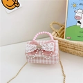 Borsa da bambina in tweed rosa con manico di perle, fiocco in pizzo e corona d'oro - Quadri Rosa