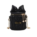 Mini schwarze Beuteltasche mit Schleife, goldener Kette und True Love Stickerei - Schwarz