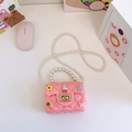 Mini bolso rosa de silicona con cadena de perlas y dijes para niñas - Rosa