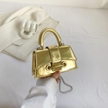 Mini sac à main doré métallisé avec bandoulière chaîne argentée et texture cuir miroir - Doré