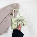 Mini sac à main vert clair avec nœud en diamants et bandoulière en chaîne argentée - Vert
