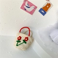 Mini Strohhandtasche für Mädchen in Creme mit roten Häkelblumen und rotem Griff - Rot