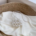Mini witte parel handtas voor meisjes met geweven kralenketting en glanzende afwerking - Crossbody stijl