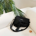 Schwarze Satteltasche aus Nylon für Kinder mit dicker Kunststoffkette und Text-Aufnäher - Schwarz