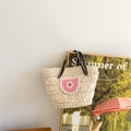 Bolso de paja color crema con flores de ganchillo y asas de malla con perlas - Parche de Flor Rosa
