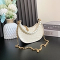 Mini borsa a mezzaluna color crema per bambine con manico di perle e trama coccodrillo - Con Manico / Beige