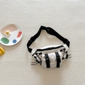 Bolso bandolera de lona beige para niños con hebillas negras y correa ajustable - Blanco
