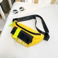 Riñonera amarilla para niño con letras UN y detalles de cordón verde neón - Amarillo