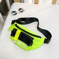 Bolso bandolera para niños en verde neón y negro con letras blancas ONU impresas - Verde