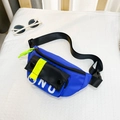 Sac bandoulière bleu pour enfant en toile avec lettres ANU blanches et accent jaune - Bleu