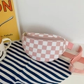 Roze en wit geblokte canvas borsttas voor kinderen met verstelbare riem en gespsluiting - Roze