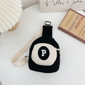 Marsupio bimbo in tela bianco e nero con ricamo lettera P e tracolla regolabile - Patchwork Nero e Bianco