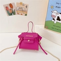 Mini borsa per bambine in rosso rosa con pelle litchi e catena dorata sottile - Rosa Rosso