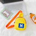 Gelbe Nylon-Umhängetasche für Jungen mit orangefarbenem Gurt und blauem Buchstabenpatch - Gelb