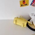 Sac à bandoulière cylindrique jaune vif pour filles avec boucles dorées élégantes - Jaune