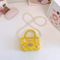 Bolso jelly amarillo acolchado para niñas con bonitos dijes y cadena de perlas - Amarillo