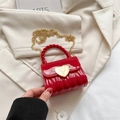 Mini borsa a cuore rossa in gelatina con catena dorata e texture trapuntata per bambine - Rosso